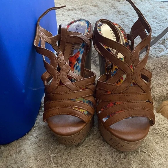 Madden collection wedges - Picture 3 of 3